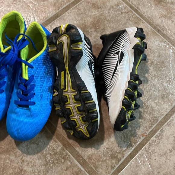 2 Pairs of Soccer Cleats - Picture 4 of 4